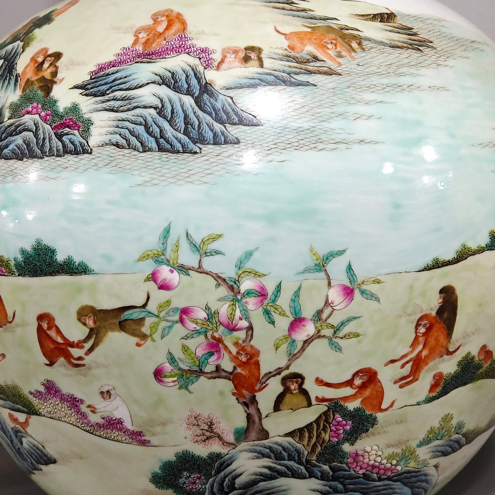 Qing Dynasty Qianlong the Hundred Monkeys Heavenly Sphere Vase