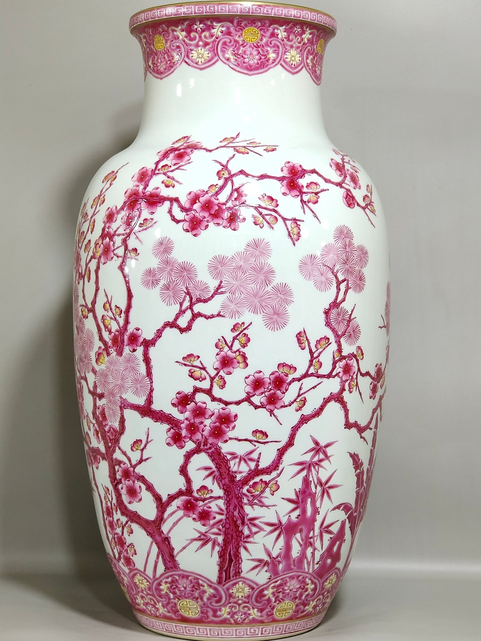 Qing Dynasty Qianlong agate red pine bamboo and plum vase
