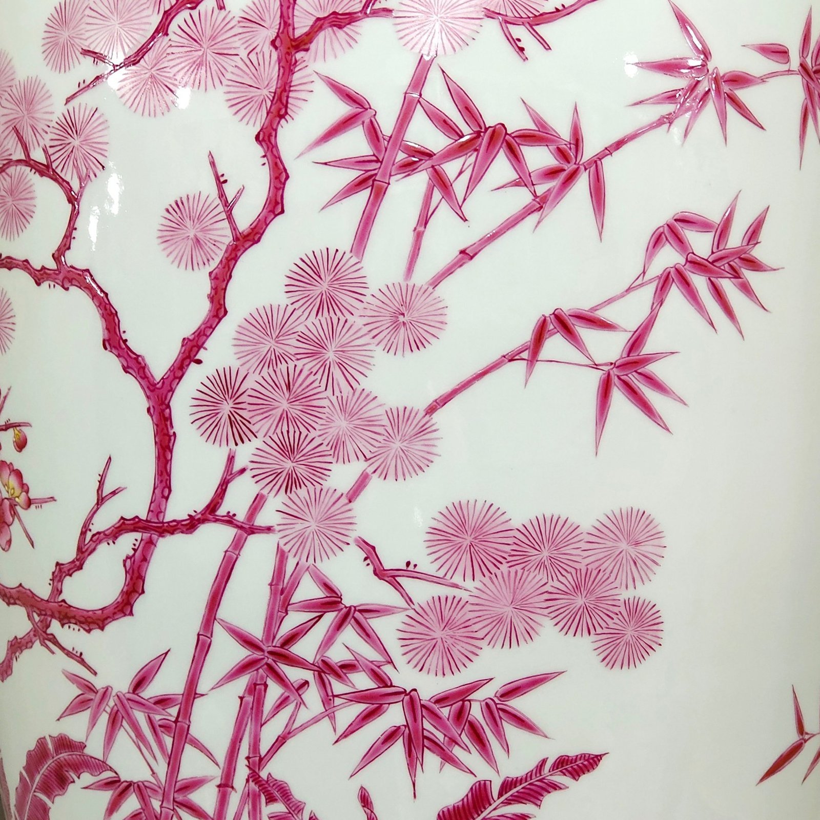 Qing Dynasty Qianlong agate red pine bamboo and plum vase
