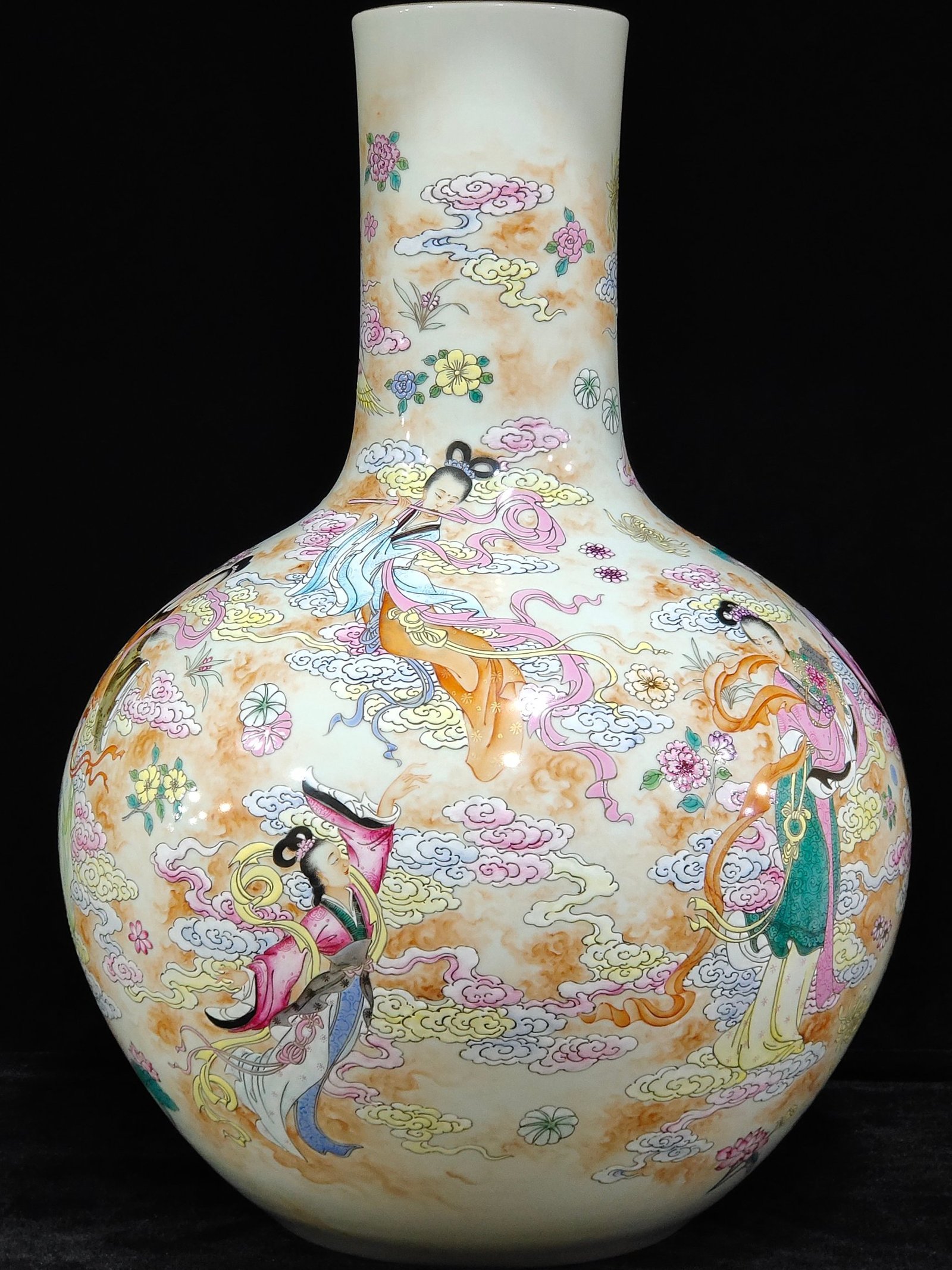 Qing Dynasty Qianlong Seven Fairies Descend to Earth Celestial Ball Vase