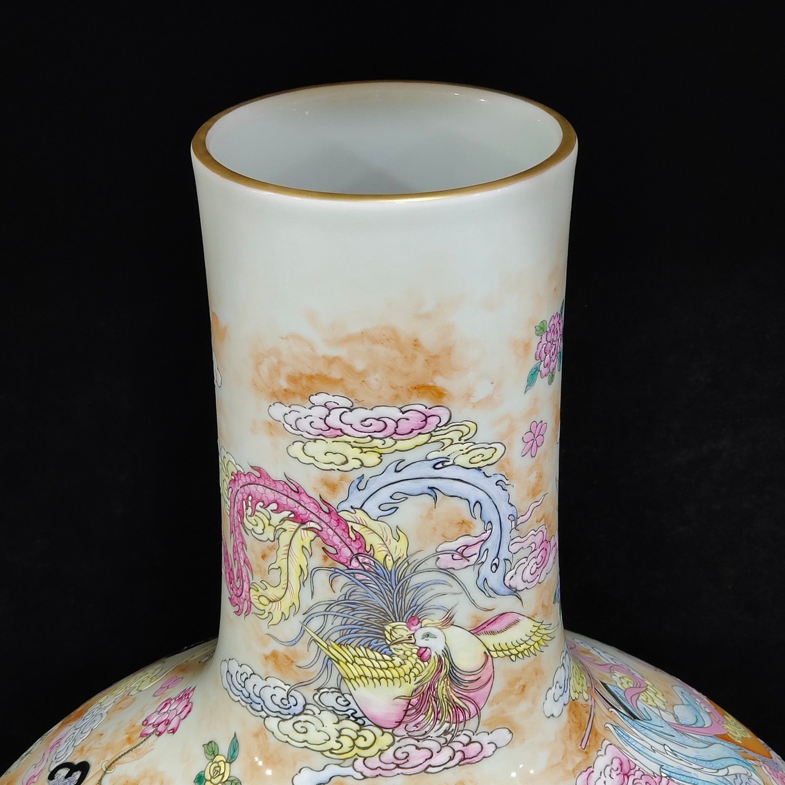 Qing Dynasty Qianlong Seven Fairies Descend to Earth Celestial Ball Vase