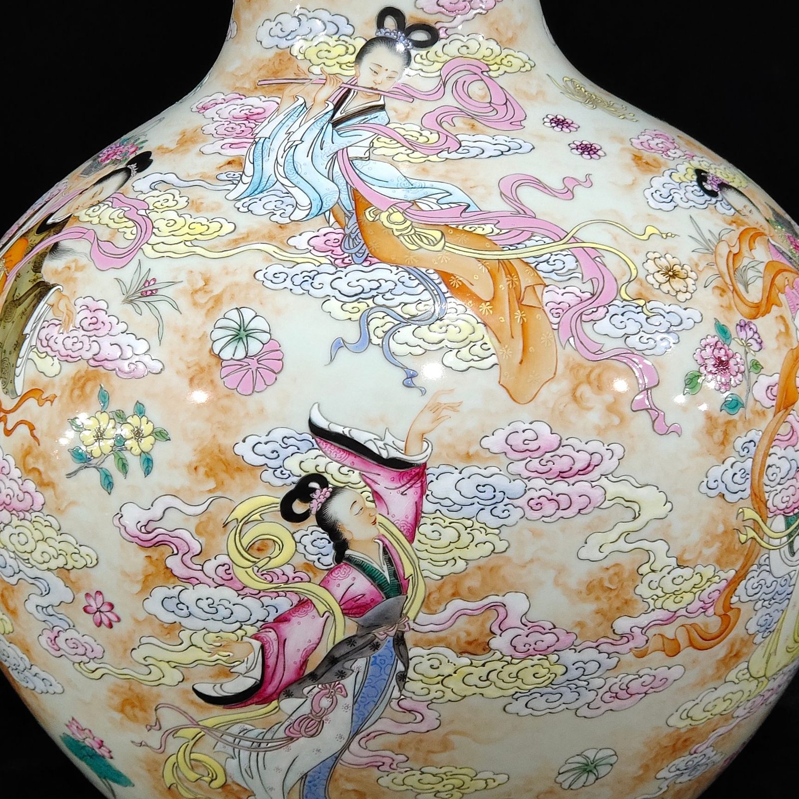 Qing Dynasty Qianlong Seven Fairies Descend to Earth Celestial Ball Vase