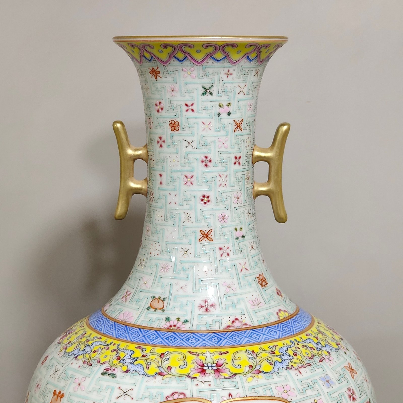 Qing Dynasty Qianlong swastika pattern window figure landscape amphora
