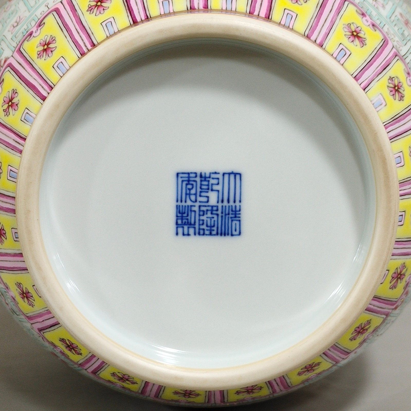 Qing Dynasty Qianlong swastika pattern window figure landscape amphora