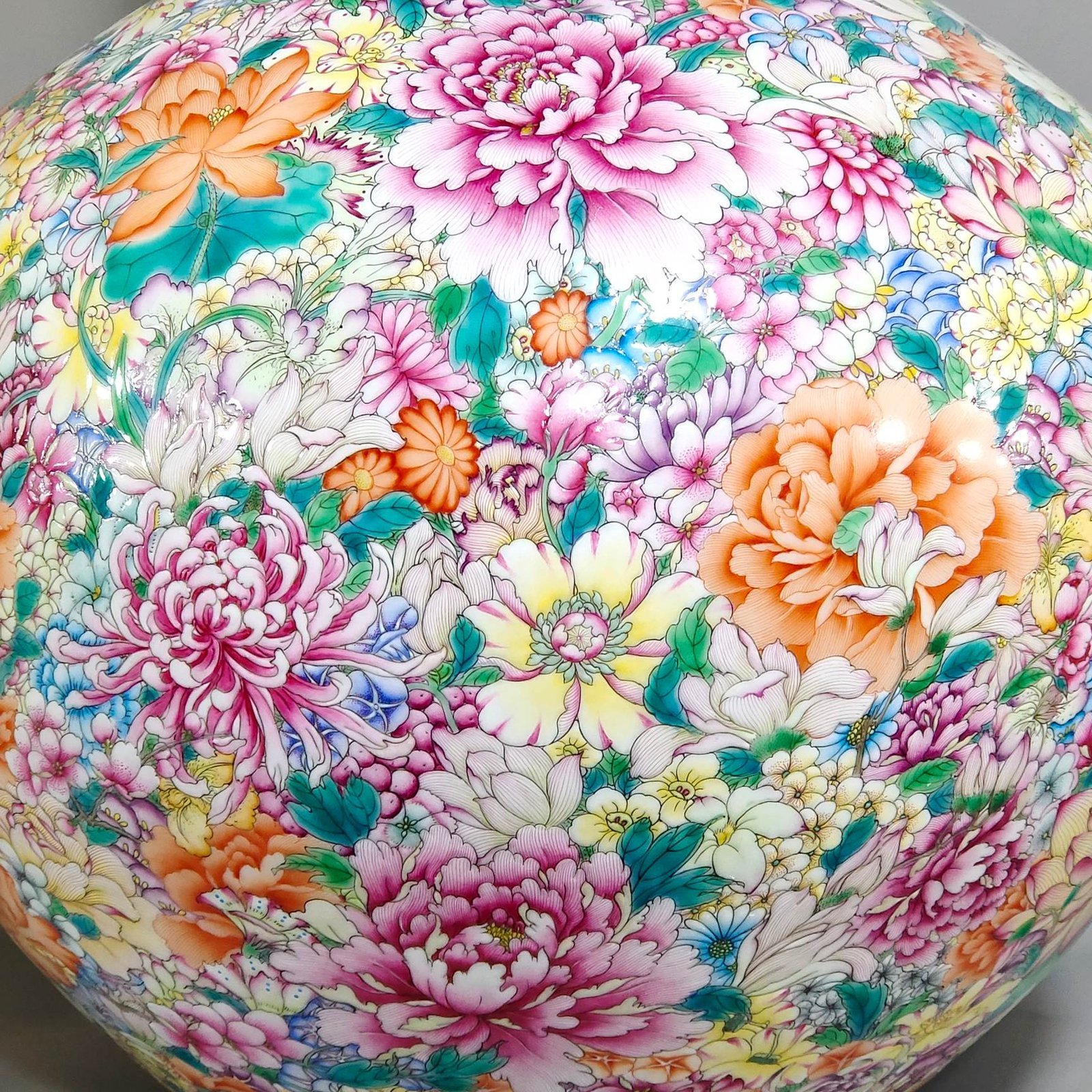 Qing Dynasty Qianlong Ten Thousand Flowers Celestial Vase