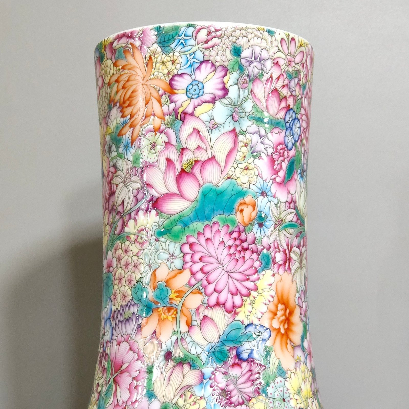 Qing Dynasty Qianlong Ten Thousand Flowers Celestial Vase