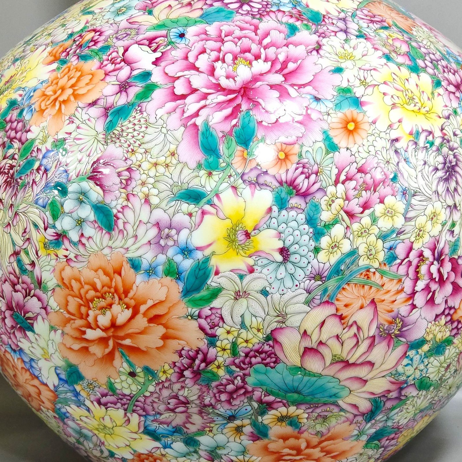 Qing Dynasty Qianlong Ten Thousand Flowers Celestial Vase