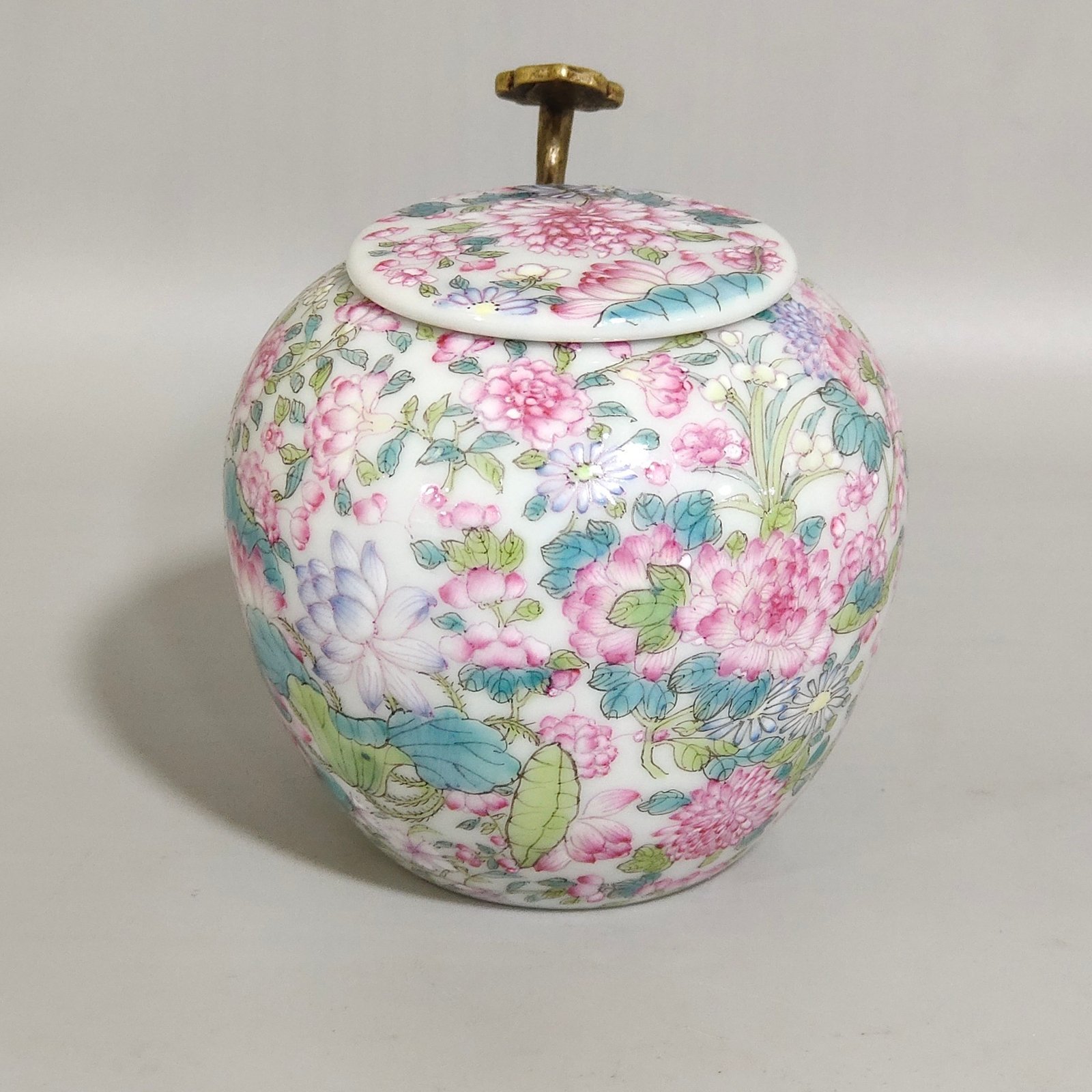 Qing Dynasty Qianlong Ten Thousand Flowers Sugar Bowl