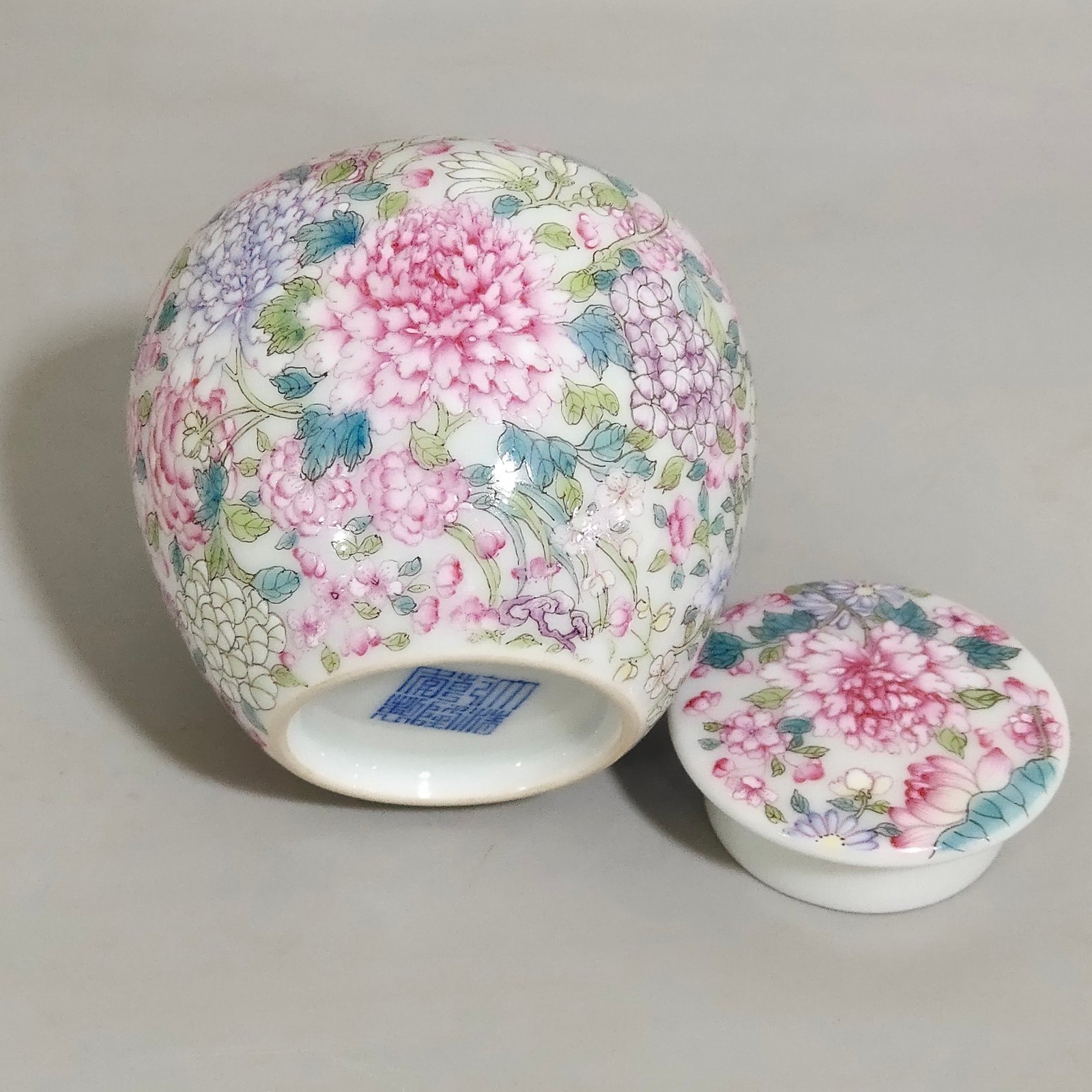 Qing Dynasty Qianlong Ten Thousand Flowers Sugar Bowl