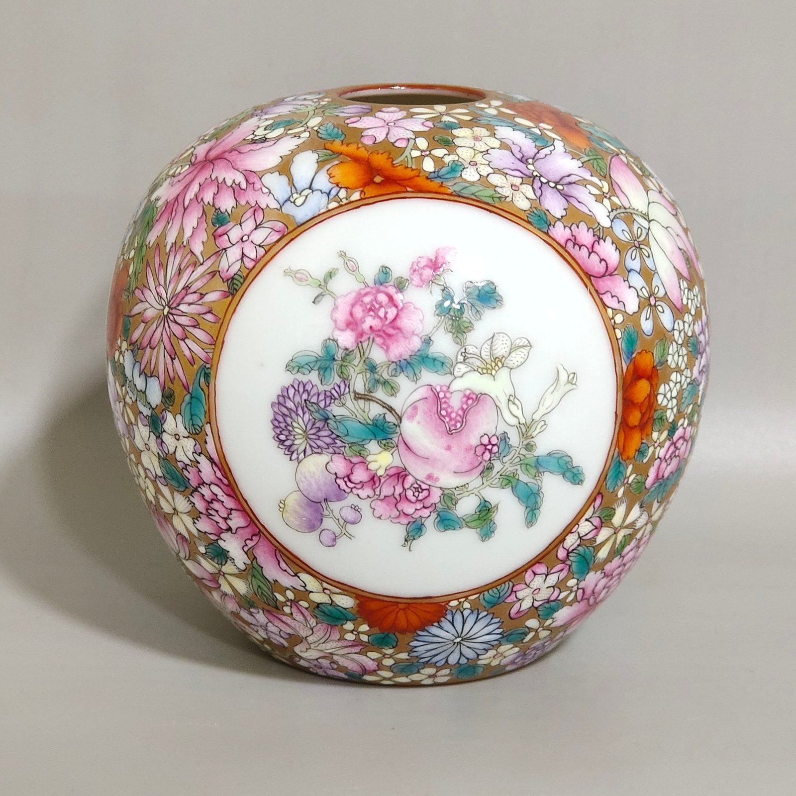 Qing Dynasty Qianlong Wanhua Golden Ground Window Flower Water Bowl