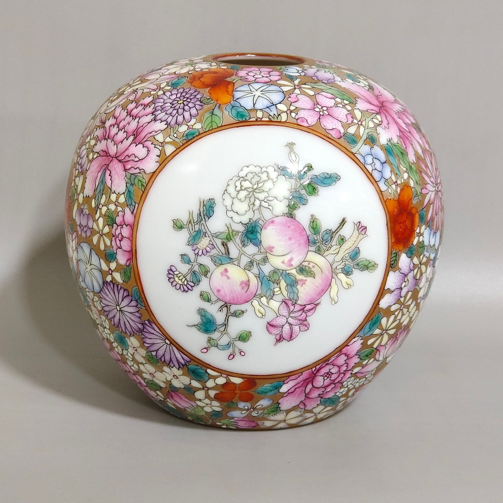 Qing Dynasty Qianlong Wanhua Golden Ground Window Flower Water Bowl
