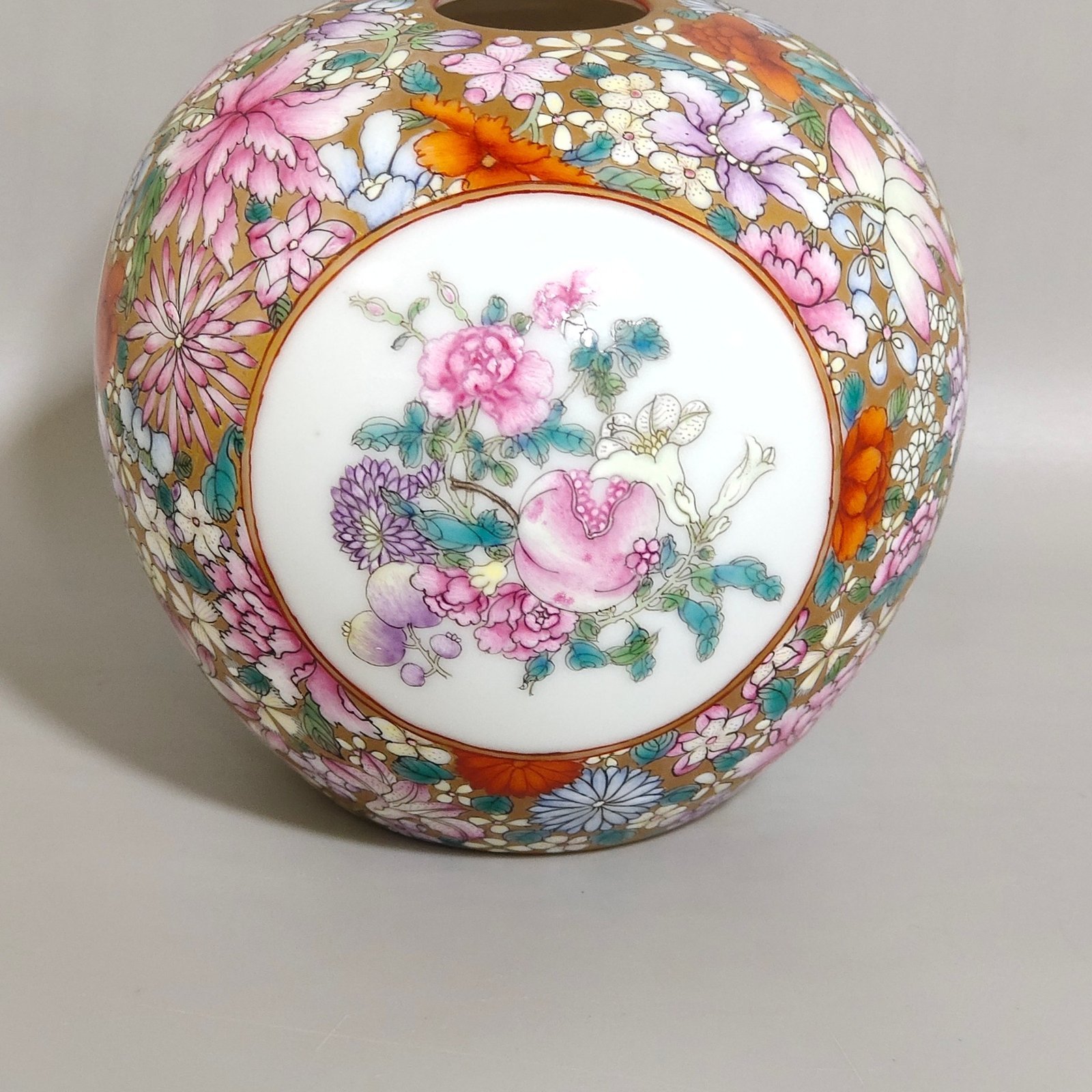 Qing Dynasty Qianlong Wanhua Golden Ground Window Flower Water Bowl