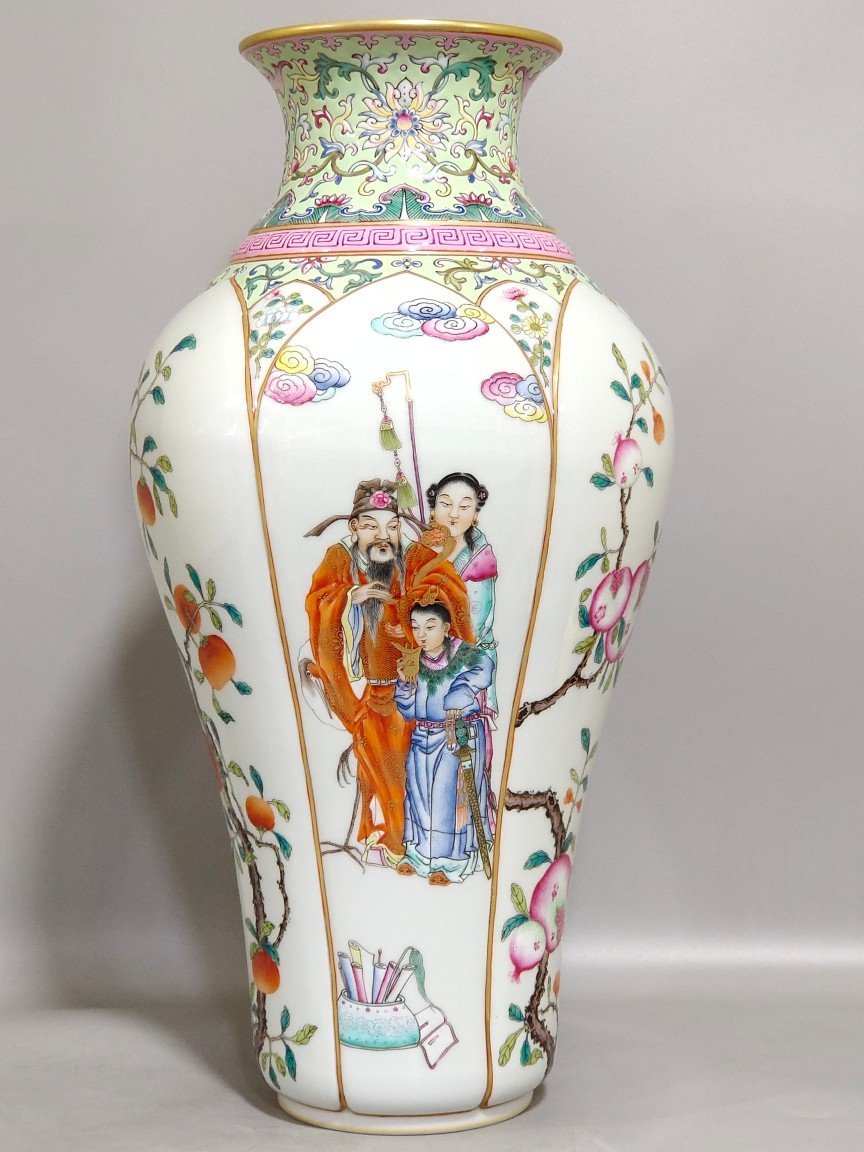 Qing Dynasty Qianlong three-star gift plum vase