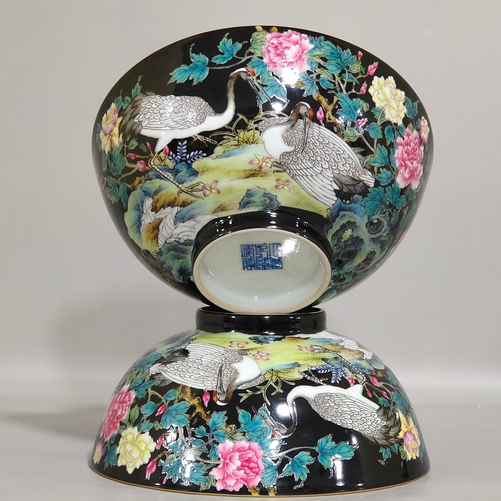 Qing Dynasty Qianlong black gold glazed red-crowned crane and flower poetry bowl