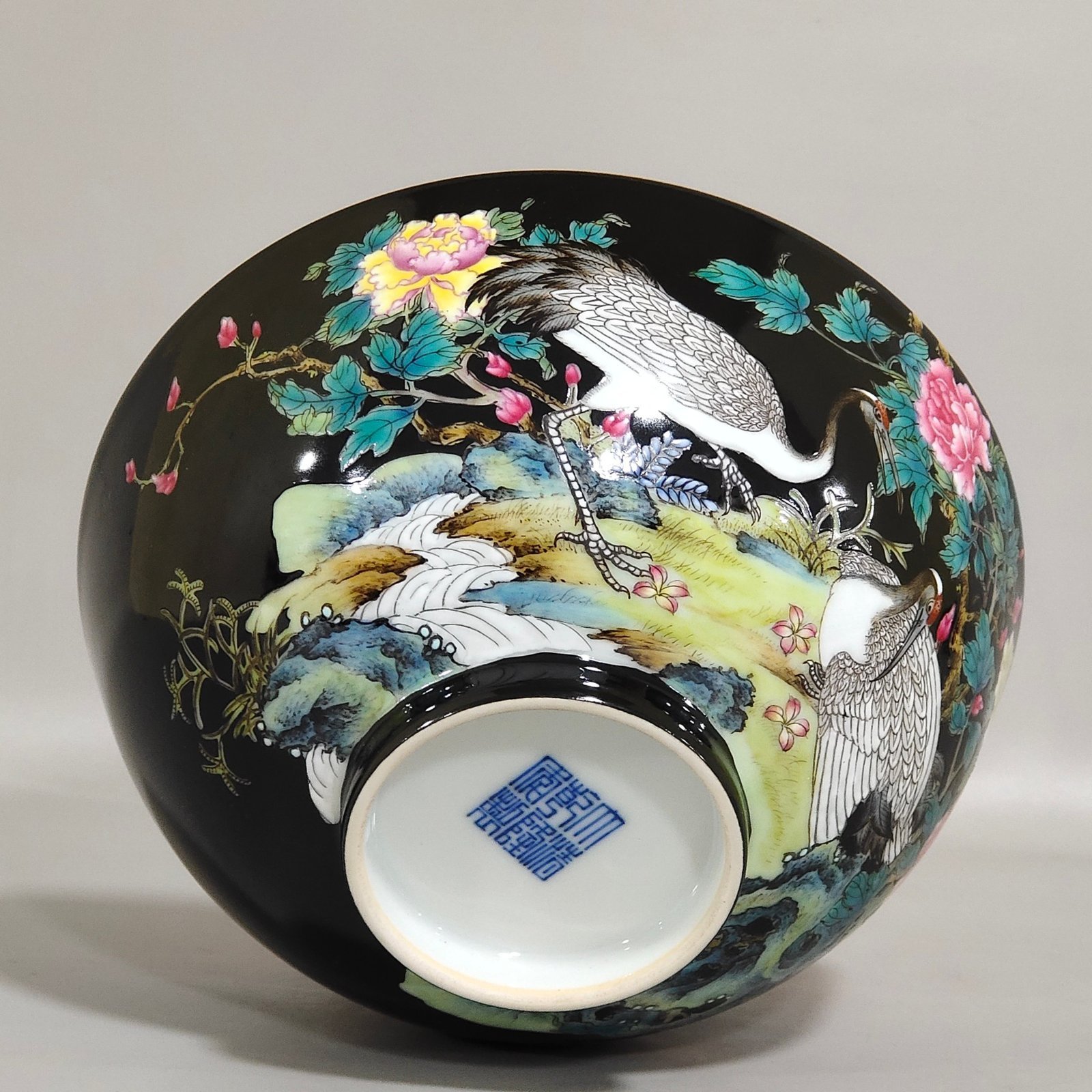 Qing Dynasty Qianlong black gold glazed red-crowned crane and flower poetry bowl