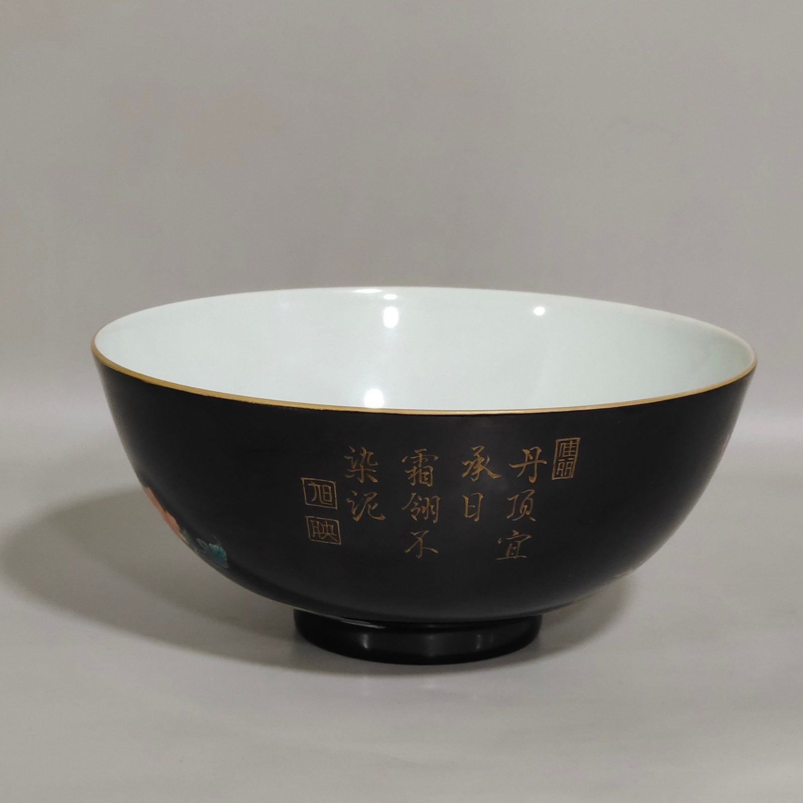 Qing Dynasty Qianlong black gold glazed red-crowned crane and flower poetry bowl