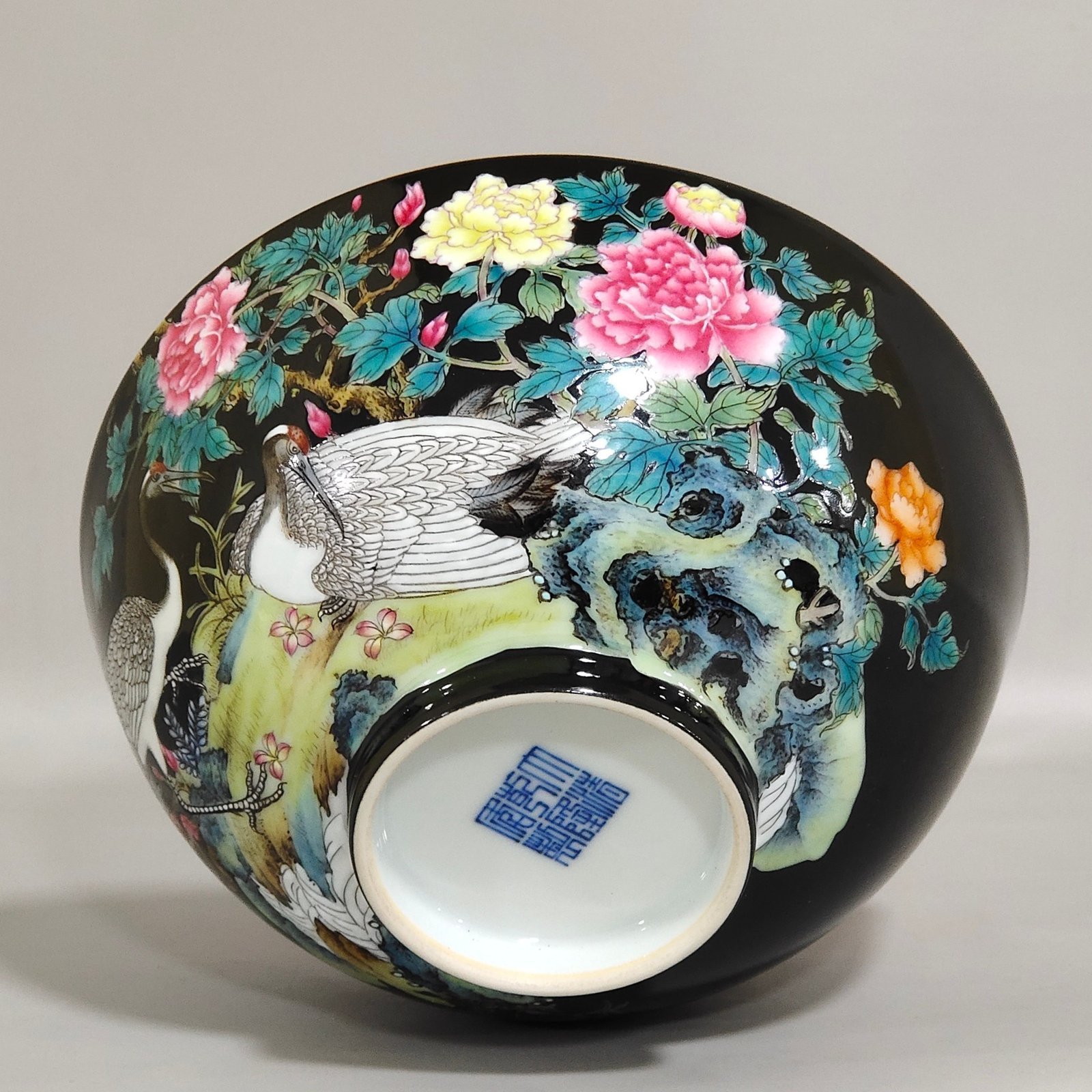 Qing Dynasty Qianlong black gold glazed red-crowned crane and flower poetry bowl