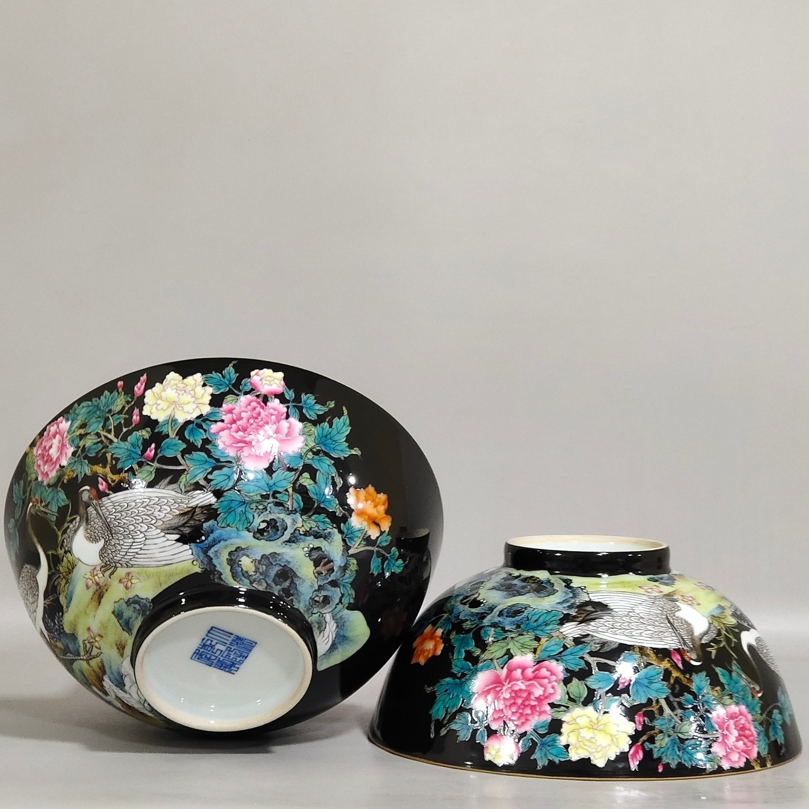 Qing Dynasty Qianlong black gold glazed red-crowned crane and flower poetry bowl