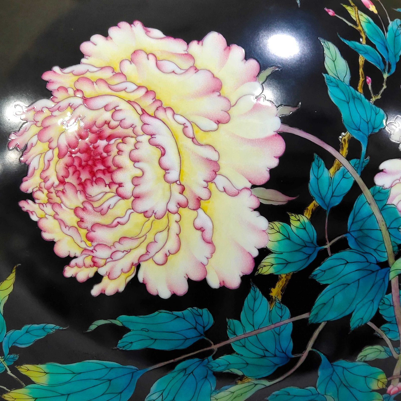 Qing Dynasty Qianlong a black-gold-glazed peony flower blossom vase