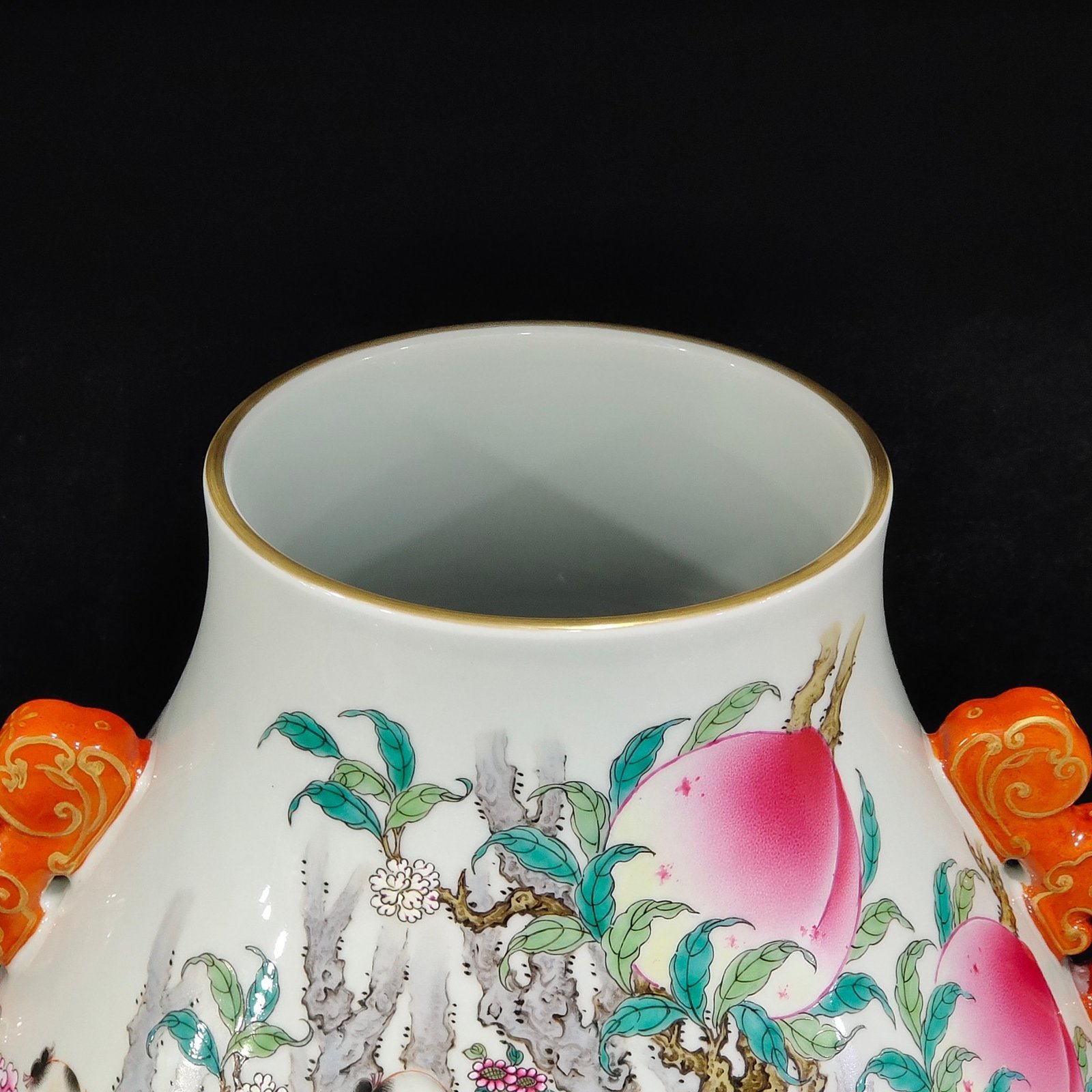 Qing Dynasty Qianlong nine peaches poems about the Buddha bucket