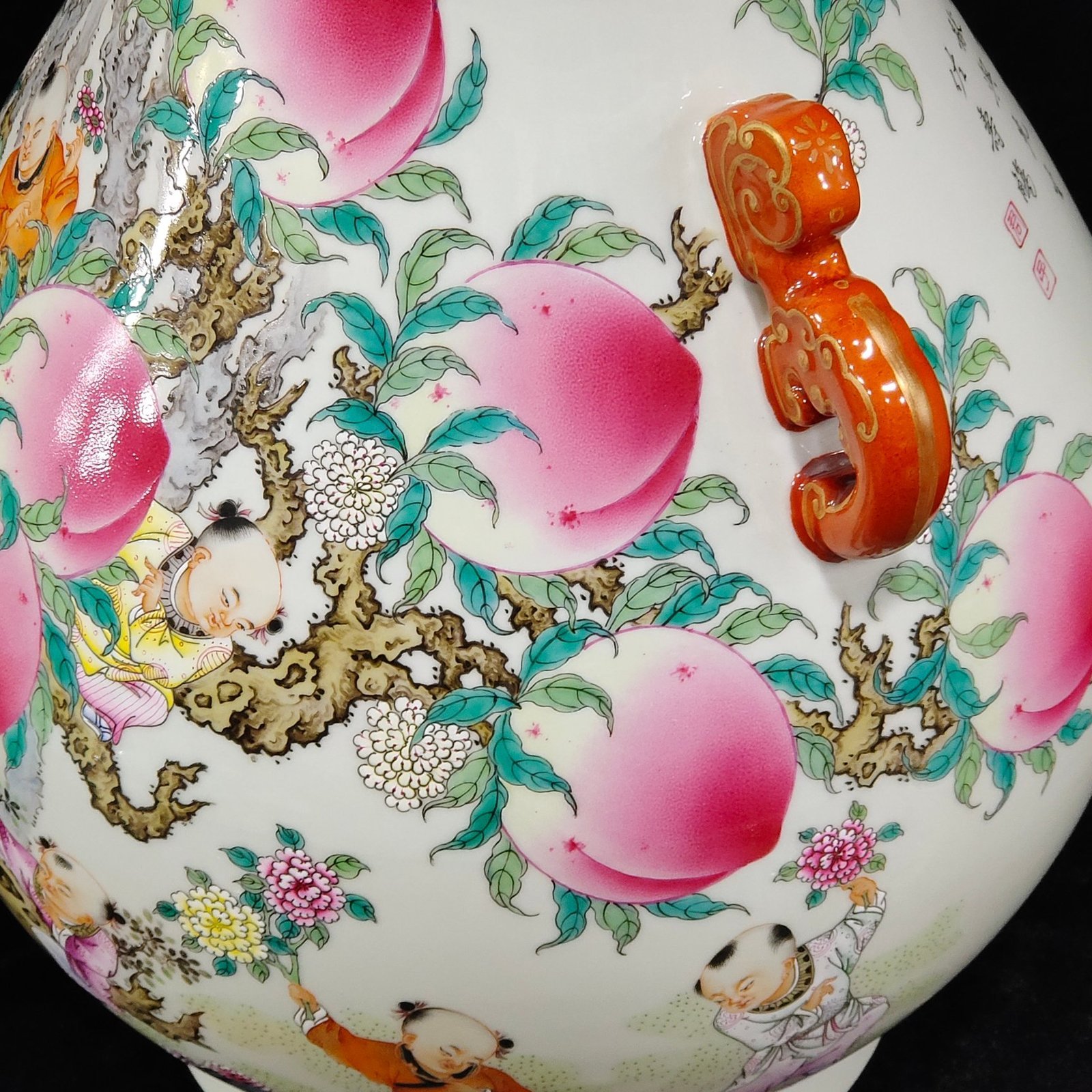 Qing Dynasty Qianlong nine peaches poems about the Buddha bucket