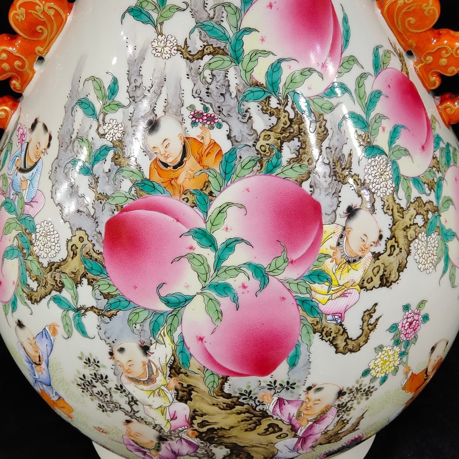 Qing Dynasty Qianlong nine peaches poems about the Buddha bucket