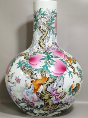 Qing Dynasty Qianlong nine sons nine peach nine peach and nine boys wrote poems on the celestial sphere vase
