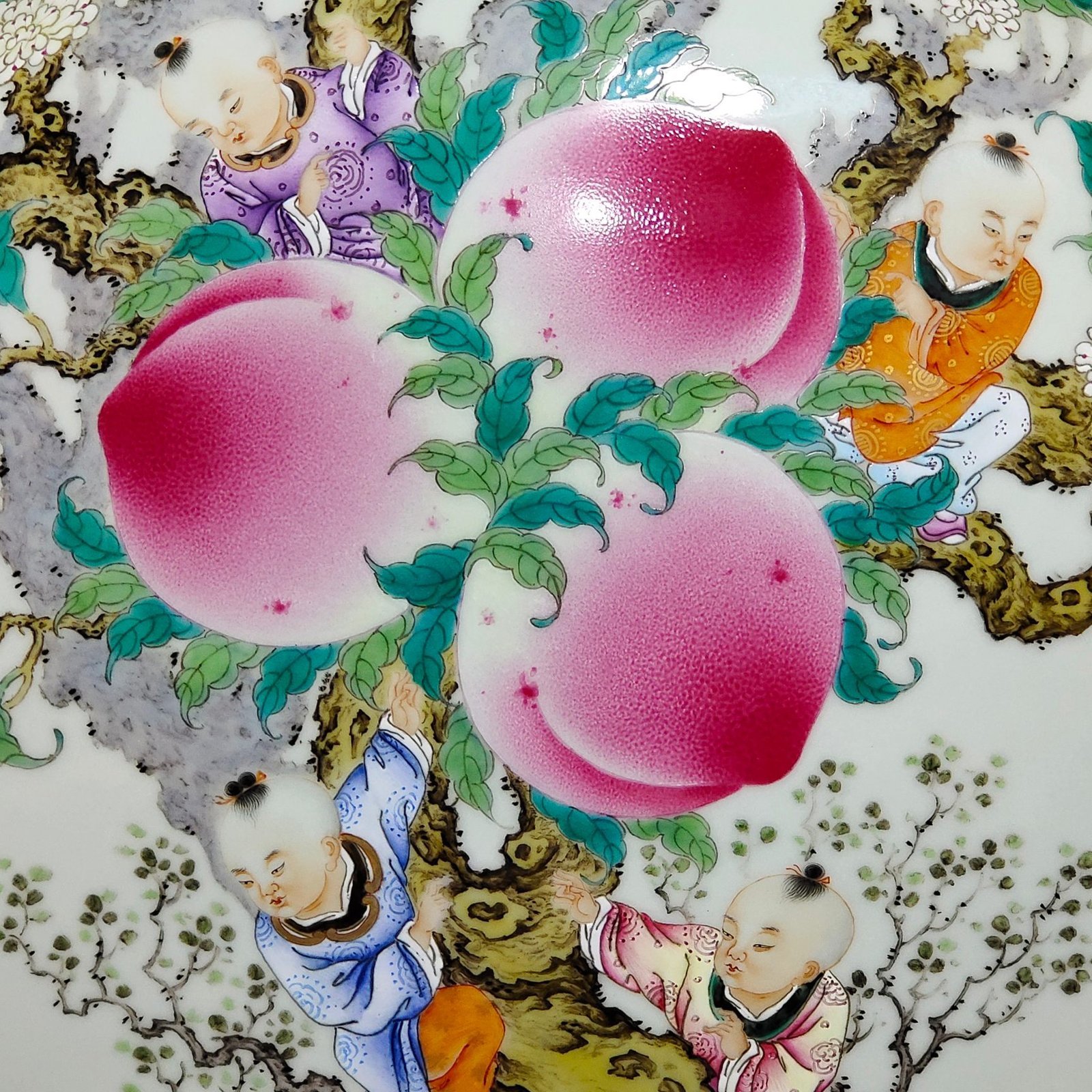 Qing Dynasty Qianlong Nine Peach Nine Boys Poems Nine Sons Climbing Peach Large flat vase