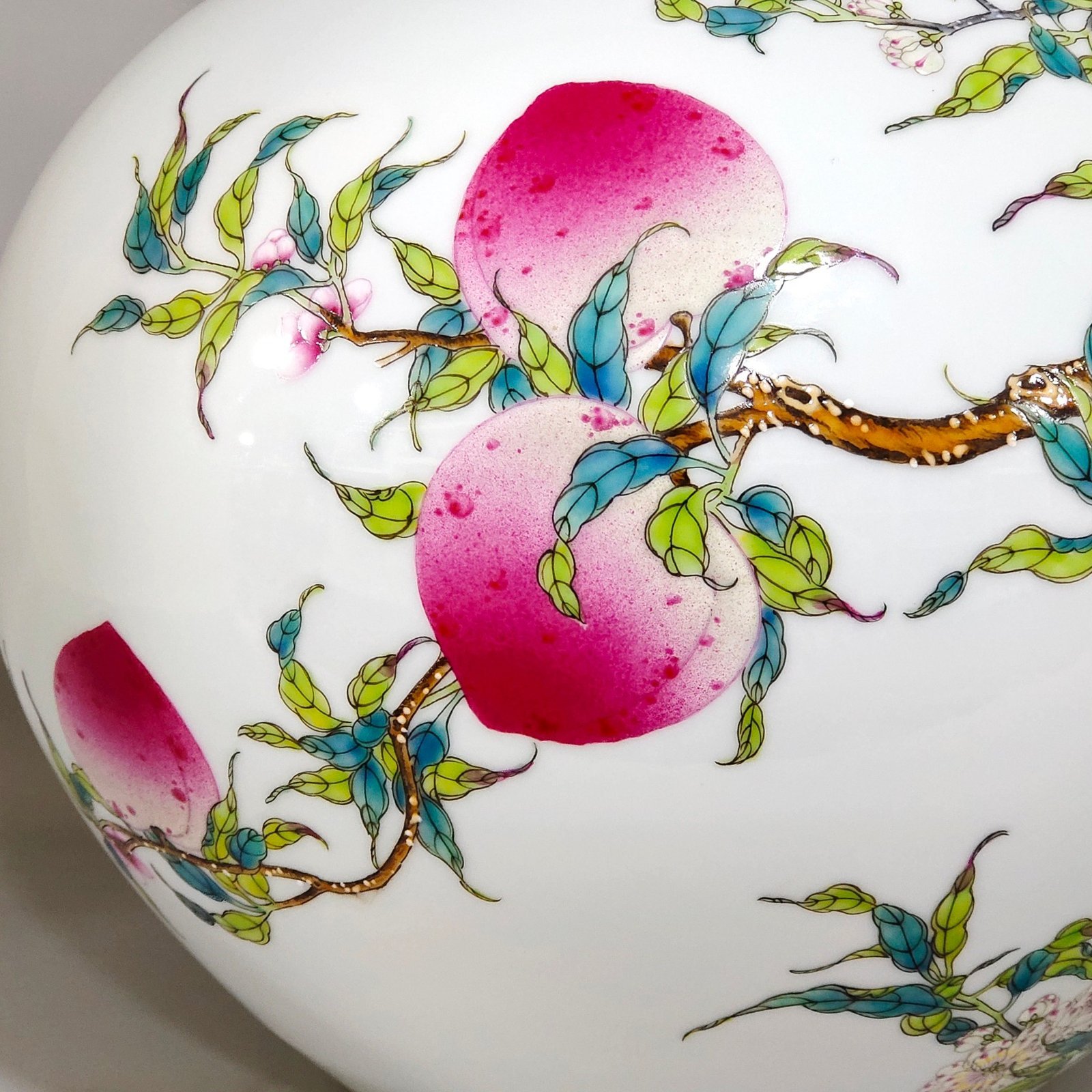 Qing Dynasty Qianlong Nine Peach Celestial Ball Vase