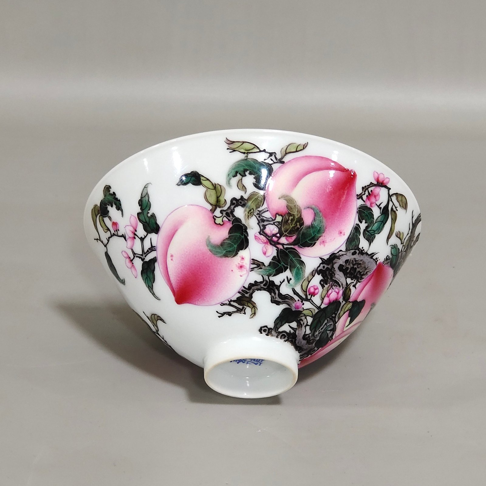 Qing Dynasty Qianlong nine-peach bamboo hat cup