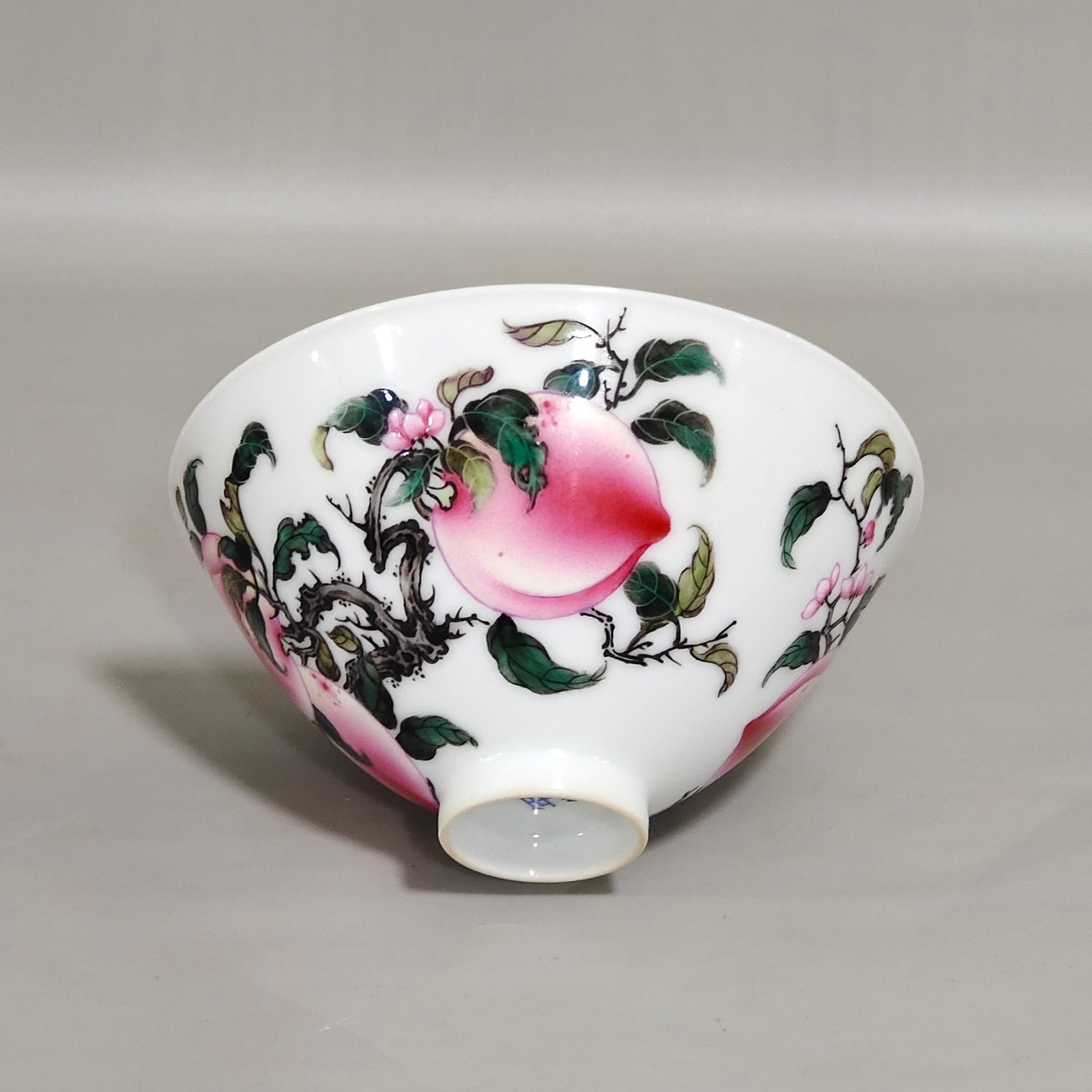 Qing Dynasty Qianlong nine-peach bamboo hat cup