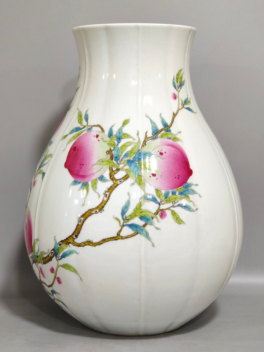 Qing Dynasty Qianlong Nine Peach Melon Lingzun