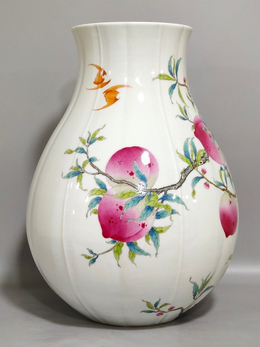 Qing Dynasty Qianlong Nine Peach Melon Lingzun