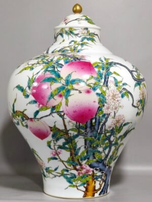 Qing Dynasty Qianlong nine-peach jar