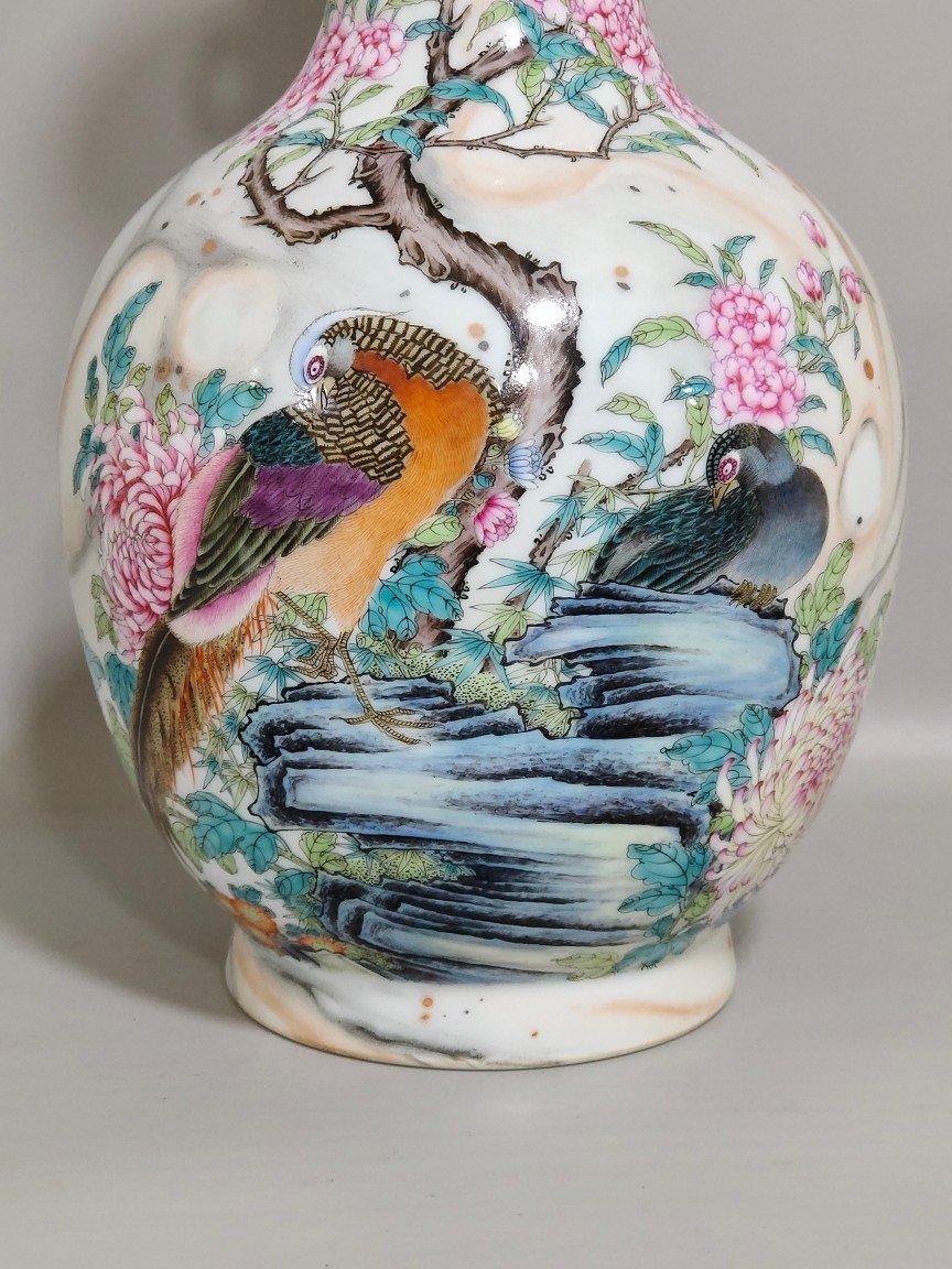 Qing Dynasty Qianlong cloud pattern amphorae