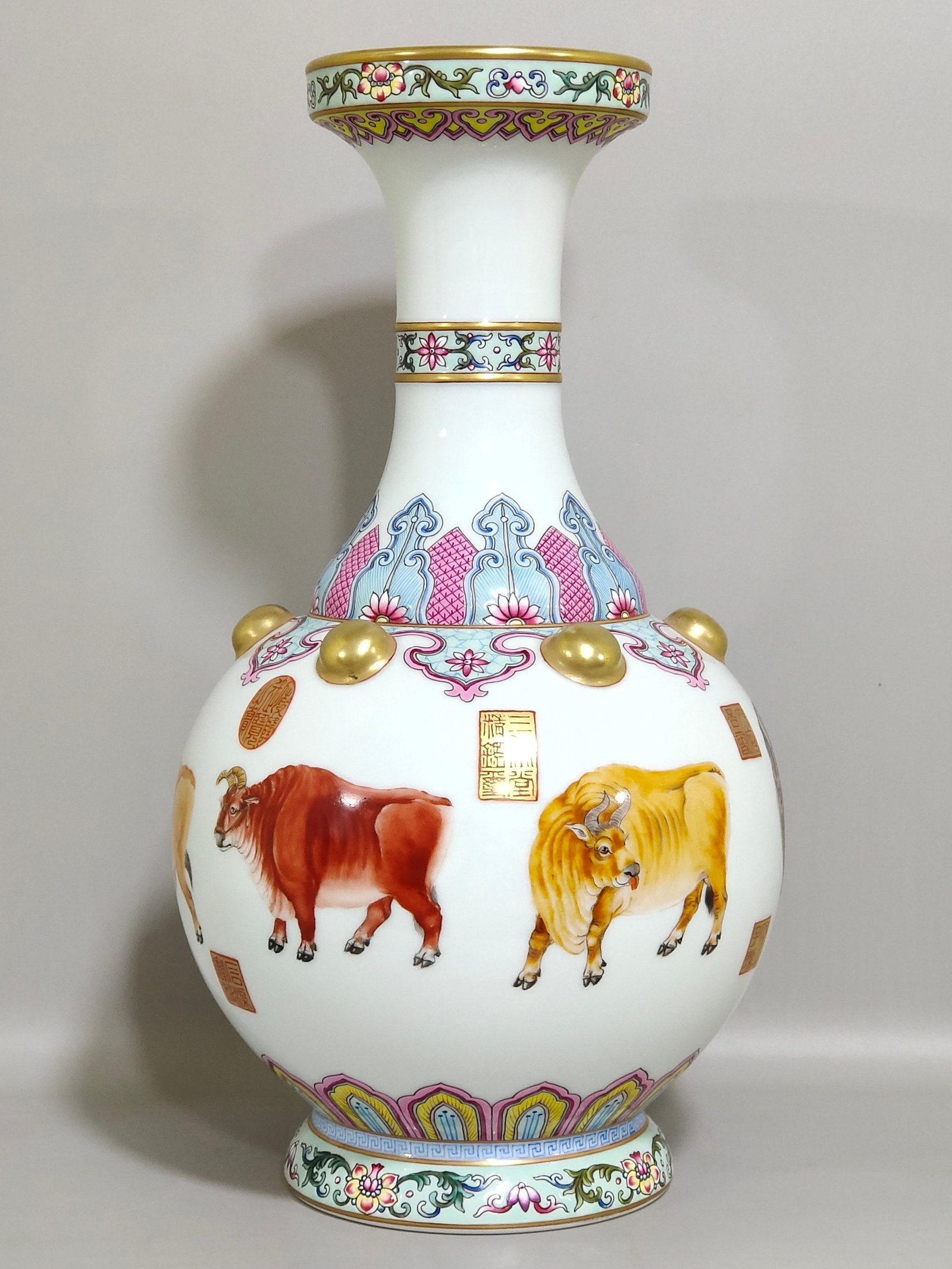 Qing Dynasty Qianlong Five Oxen Picture Poem Long-necked Bottle