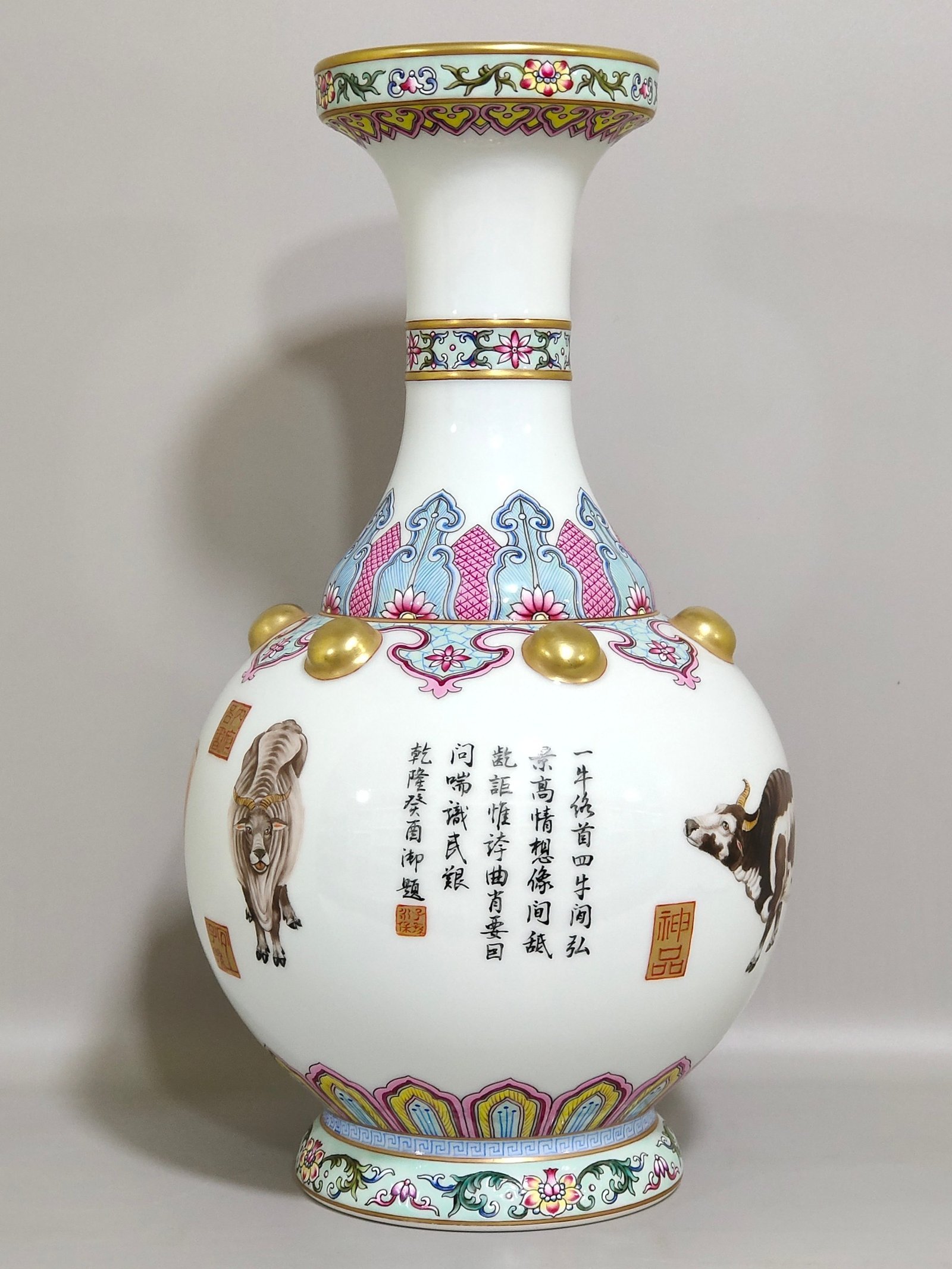 Qing Dynasty Qianlong Five Oxen Picture Poem Long-necked Bottle