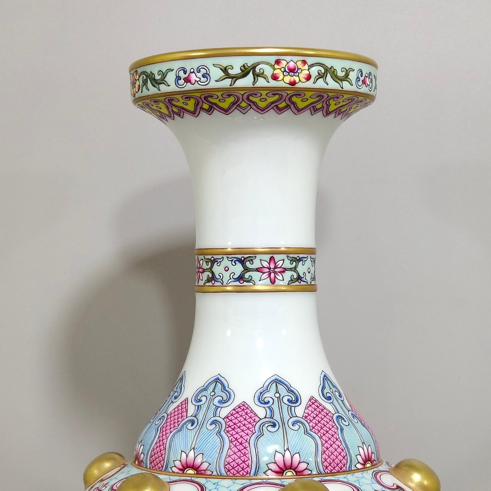 Qing Dynasty Qianlong Five Oxen Picture Poem Long-necked Bottle
