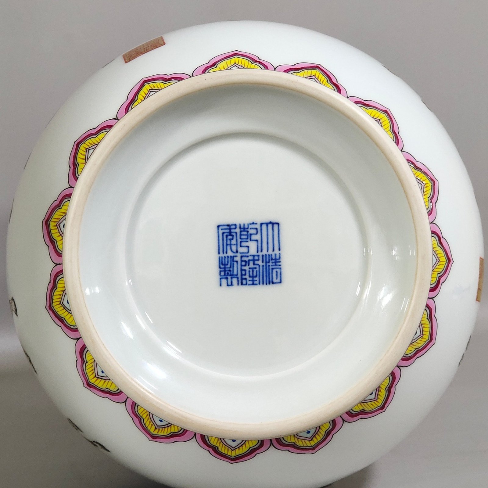 Qing Dynasty Qianlong Five Oxen Picture Poem Long-necked Bottle