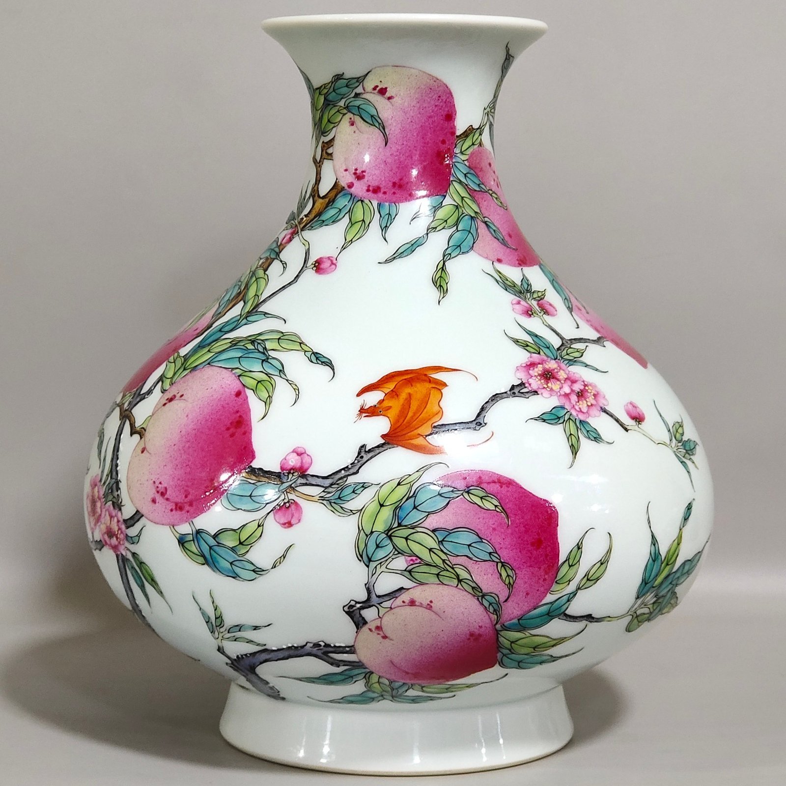 Qing Dynasty Qianlong Wufu Nine Peach Flat Belly Vase