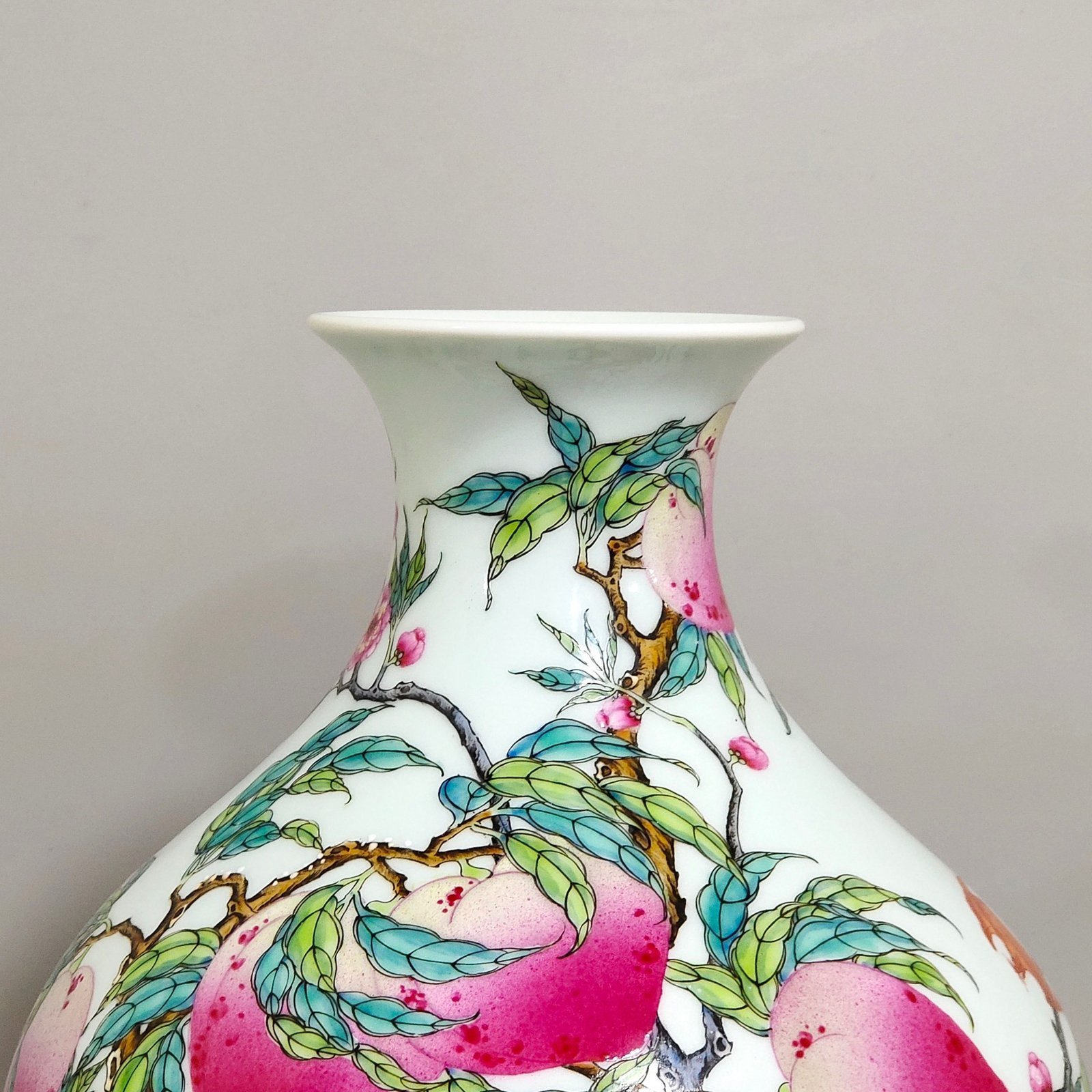 Qing Dynasty Qianlong Wufu Nine Peach Flat Belly Vase