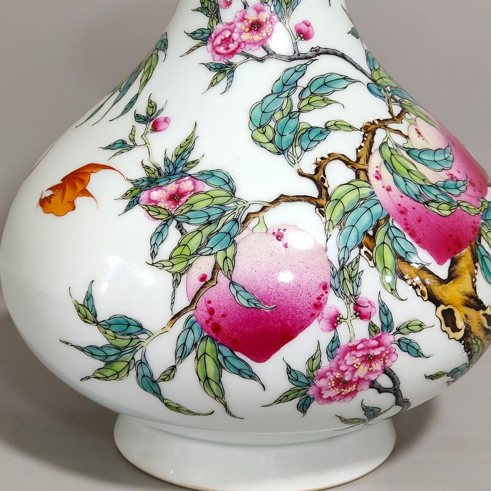 Qing Dynasty Qianlong Wufu Nine Peach Flat Belly Vase