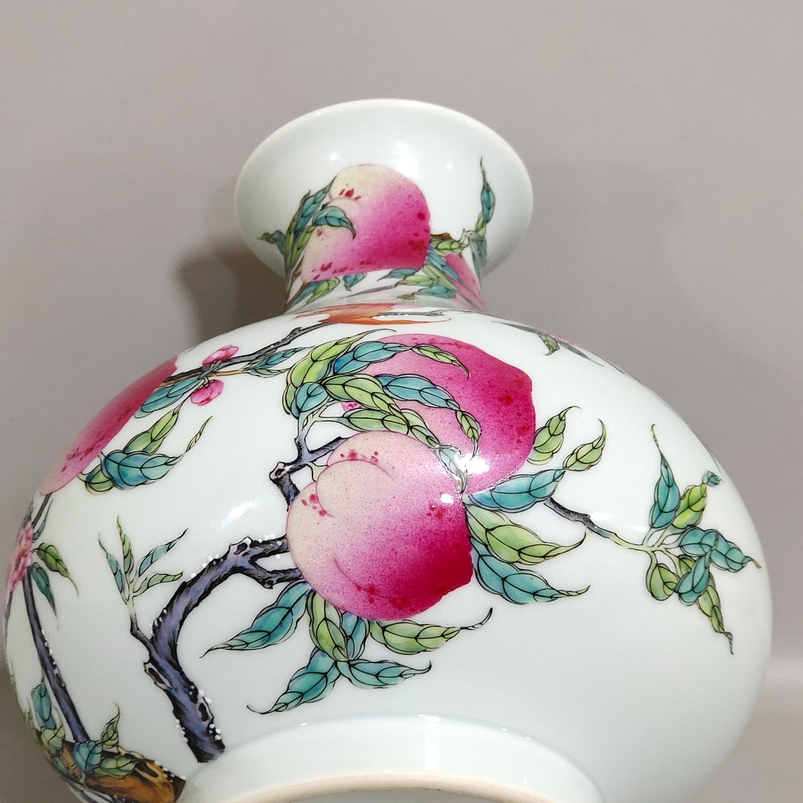 Qing Dynasty Qianlong Wufu Nine Peach Flat Belly Vase