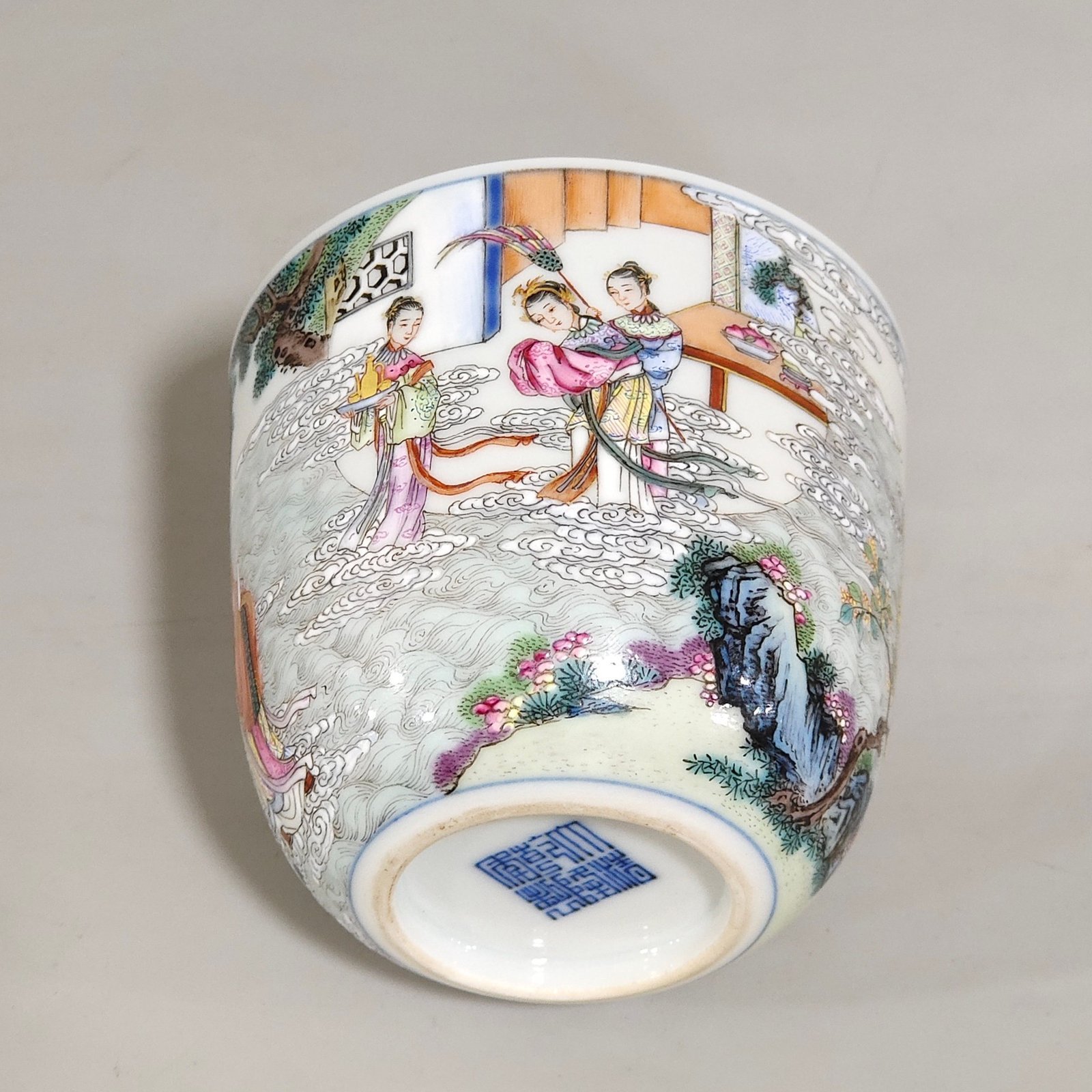 Qing Dynasty Qianlong famille rose porcelain bowl