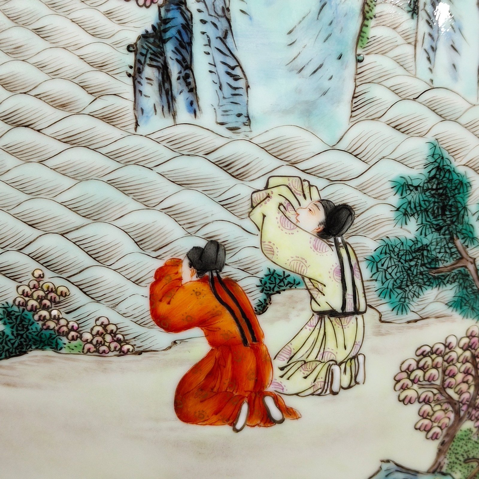 Qing Dynasty Qianlong character story amphora