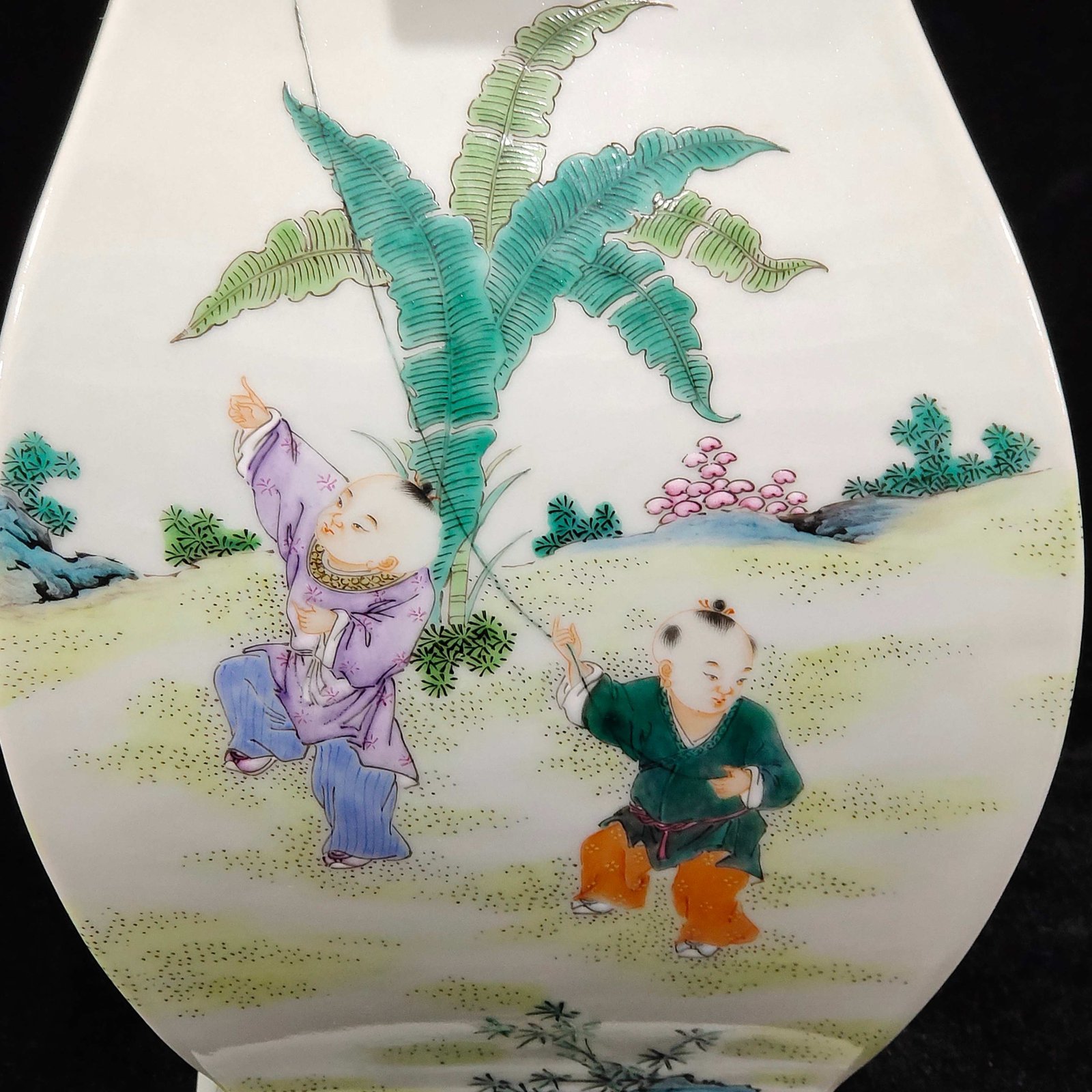 Qing Dynasty Qianlong character story square amphorae