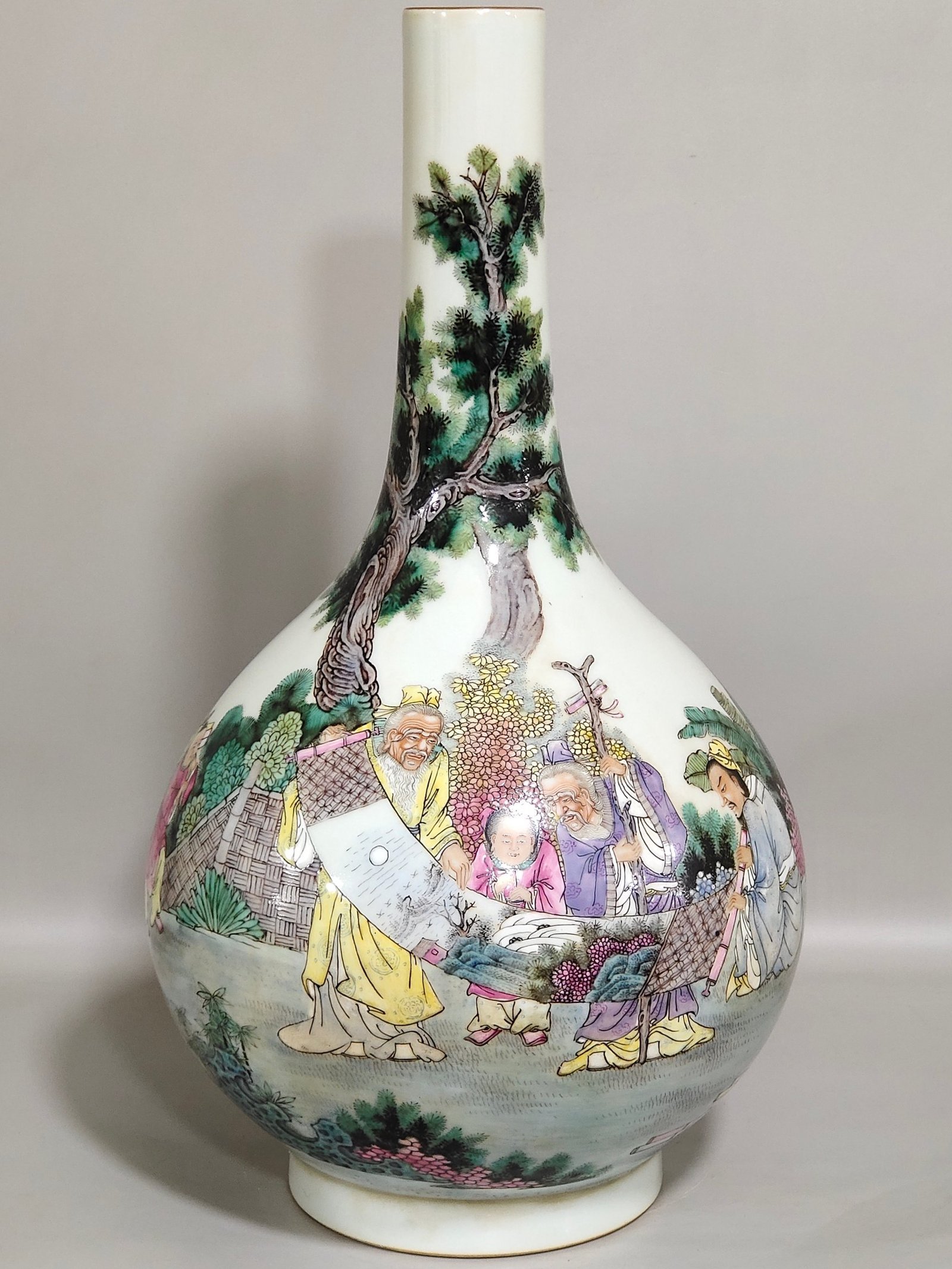 Qing Dynasty Qianlong character story picture inscribed poem long-necked bottle