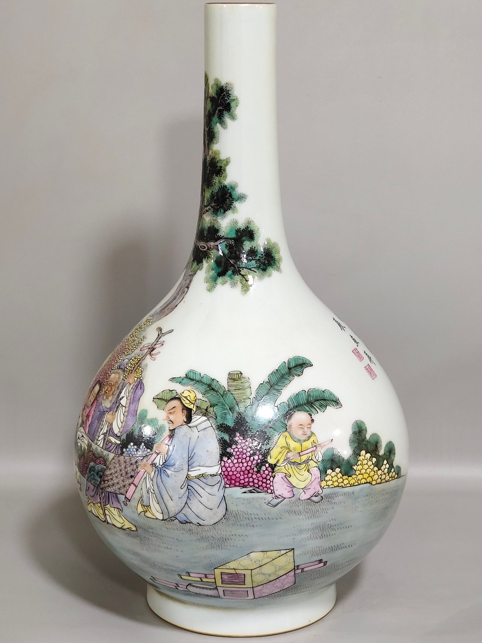 Qing Dynasty Qianlong character story picture inscribed poem long-necked bottle