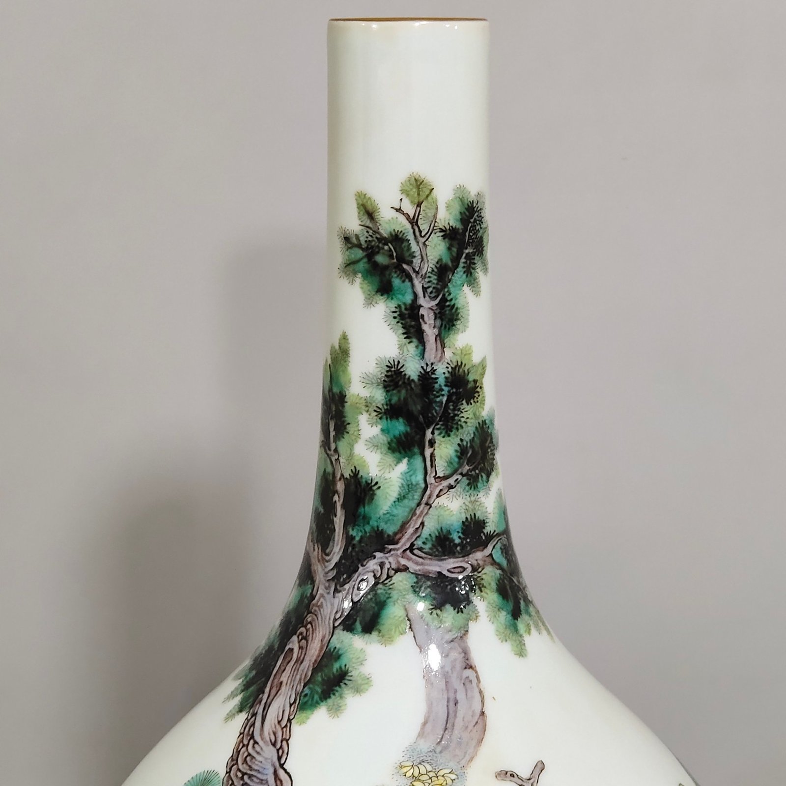 Qing Dynasty Qianlong character story picture inscribed poem long-necked bottle