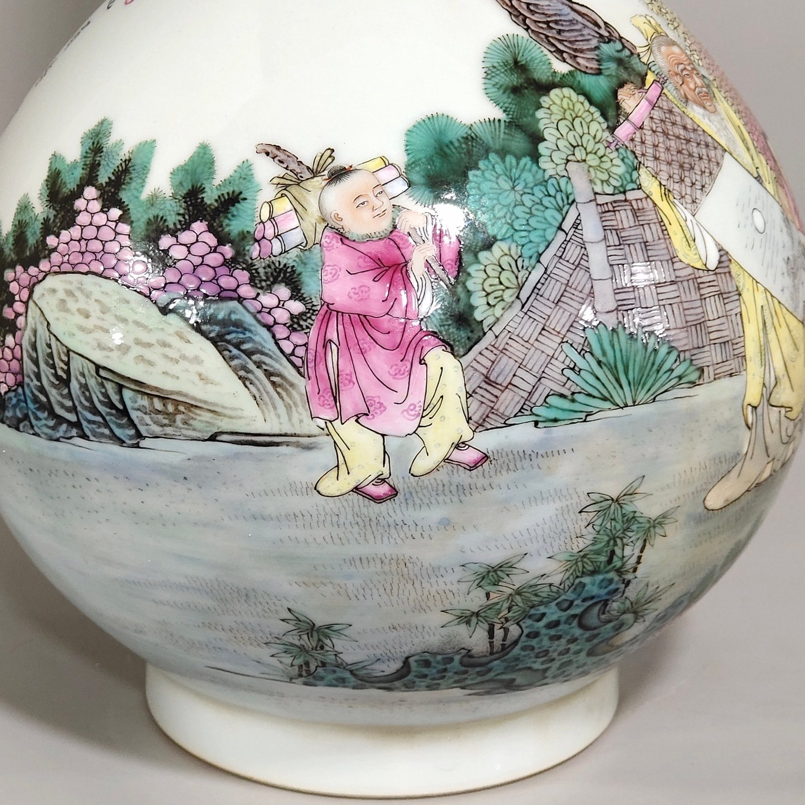 Qing Dynasty Qianlong character story picture inscribed poem long-necked bottle